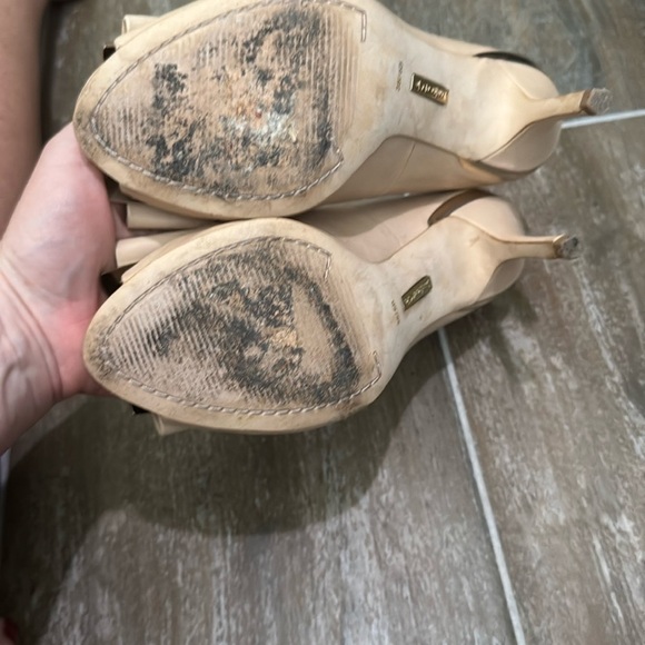 Elegant Beige Peep-Toe Heels with Bow Accent - Picture 5 of 8